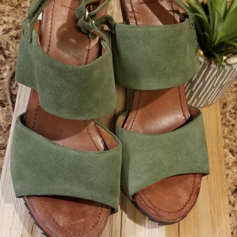 Bacio Suede Heels - Picture 5 of 8